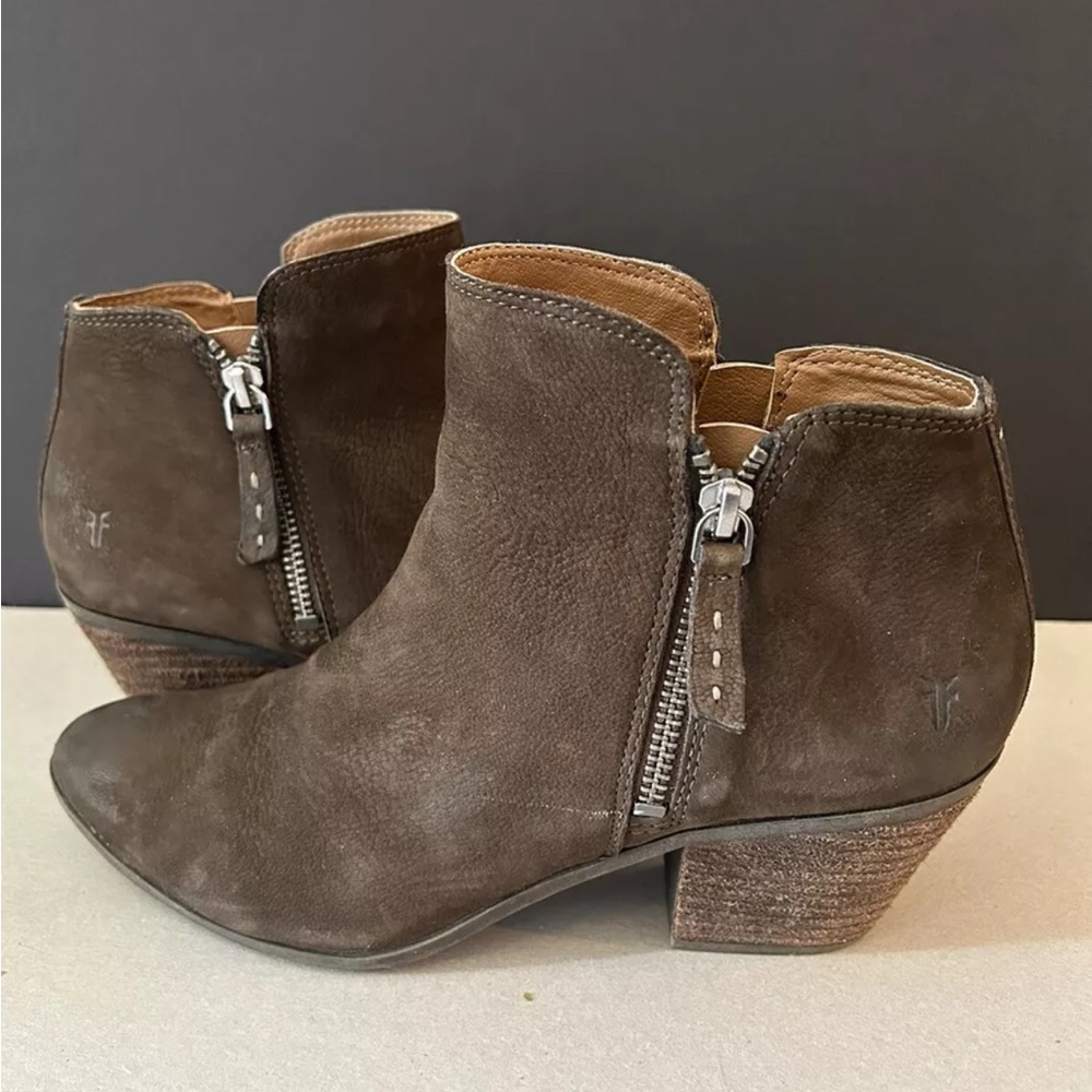 Women’s Frye leather ankle boots brown size 8